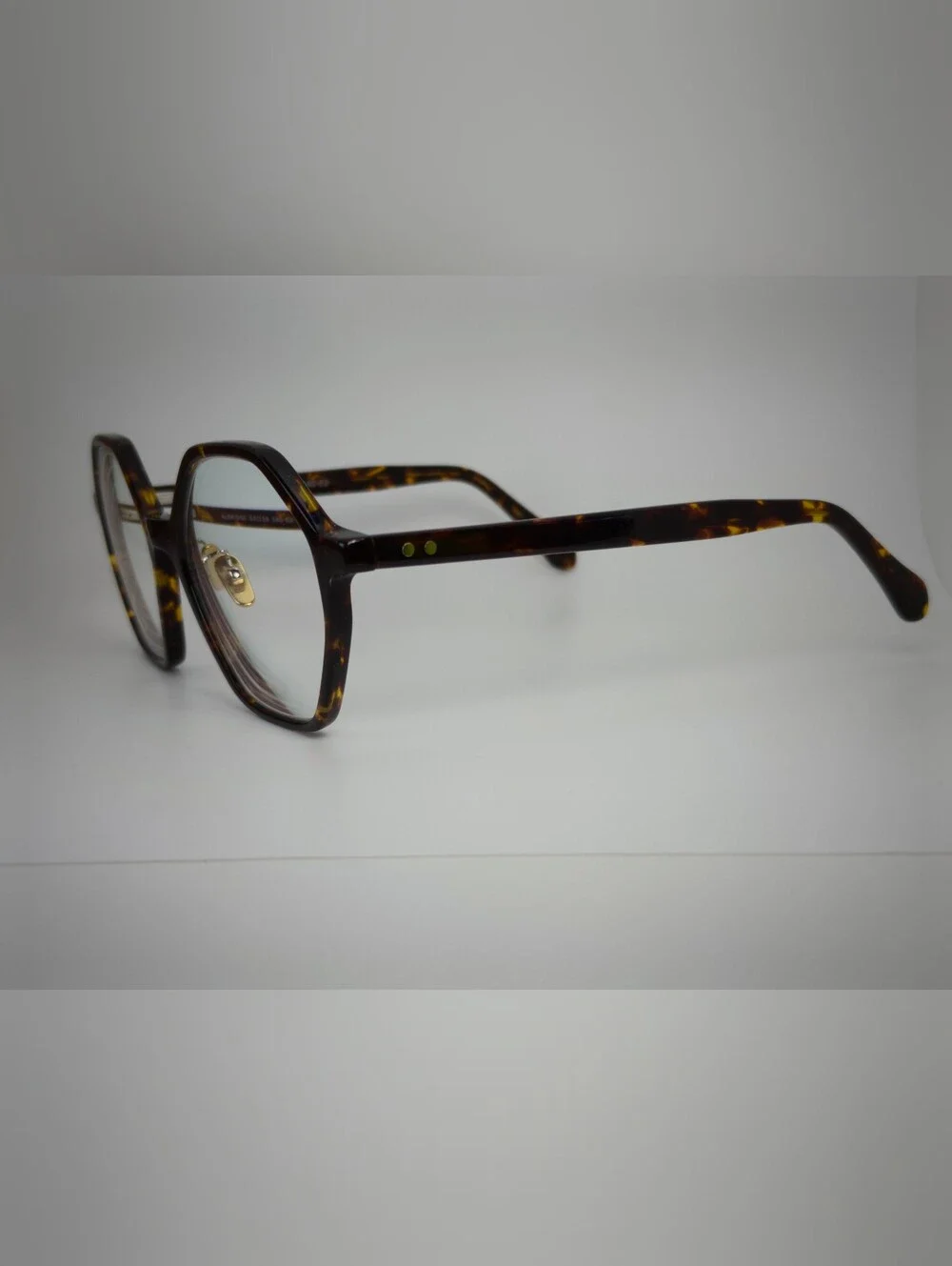 Aldridge. Tortoiseshell Polygon Frame. Stylish Look.